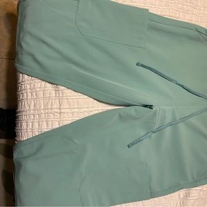 Mandala Medium Scrub Top/Pants (light green)